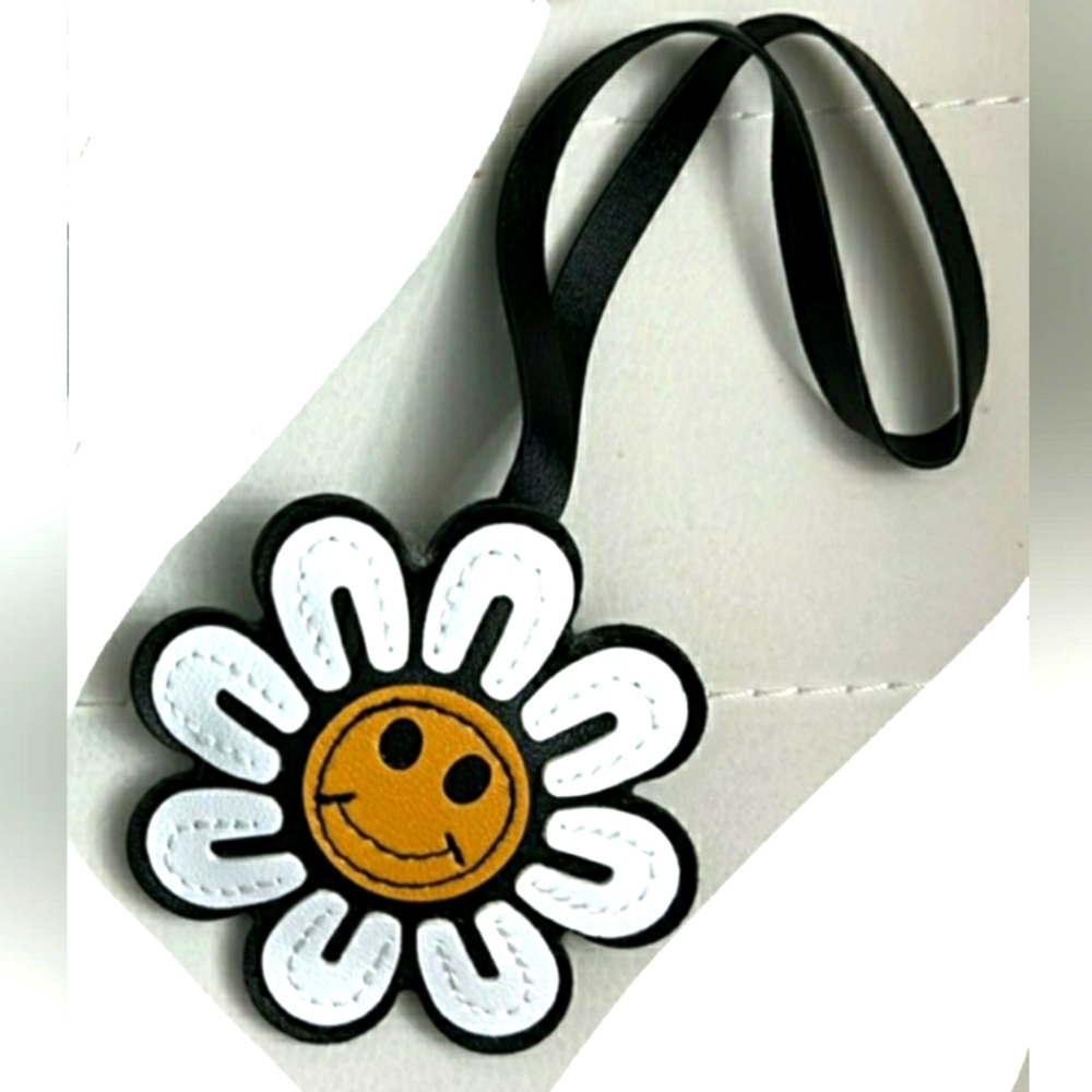 Smiley Daisy Bag Charm NWNT